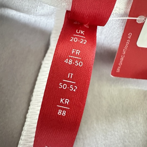 Spanx On the Go‎ 6" White Shorts Silver Lining Technology Size XL 20375R NWT - Picture 6 of 7